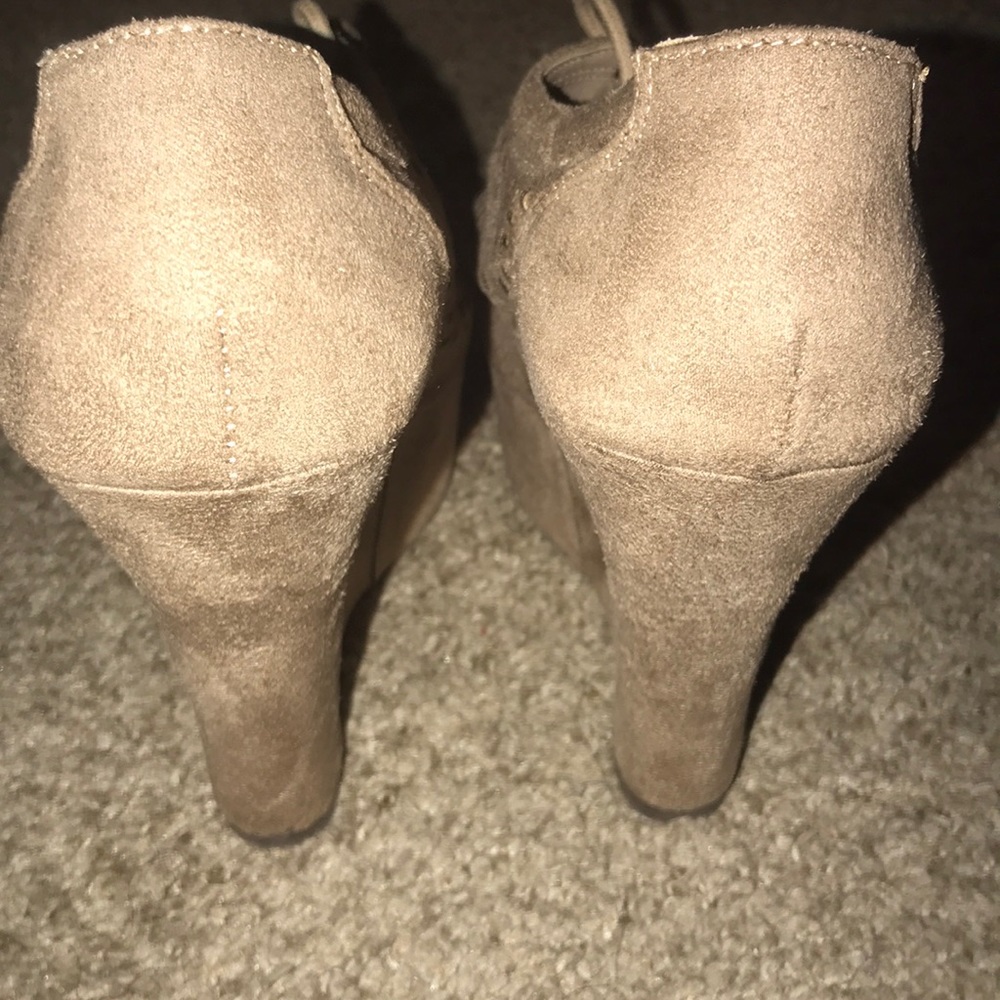 Shoes - Picture 3 of 3